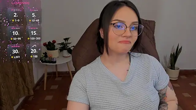 Snapshot of anaveleeez chatting on 12-18-24, 06:21 anaveleeez online show from 12-18-24, 06:21