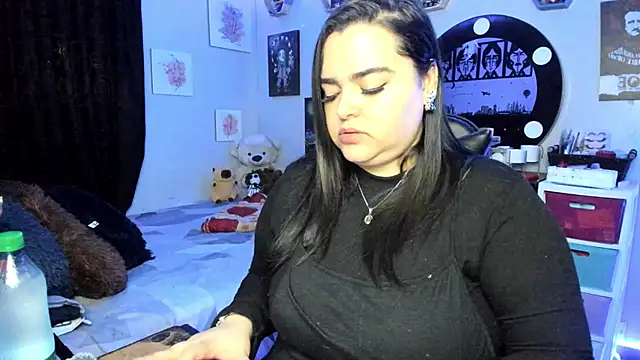 Snapshot of Luise_Meyrink chatting on 11-09-25, 02:21 Luise Meyrink online show from 11-09-25, 02:21