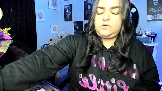 Snapshot of Luise_Meyrink chatting on 12-16-25, 03:11 Luise Meyrink online show from 12-16-25, 03:11