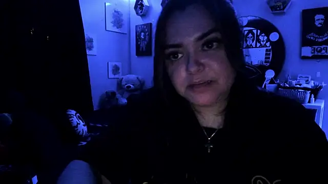 Snapshot of Luise_Meyrink chatting on 12-20-25, 02:40 Luise Meyrink online show from 12-20-25, 02:40