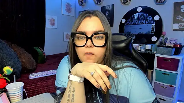 Snapshot of Luise_Meyrink chatting on 02-04-26, 02:28 Luise Meyrink online show from 02-04-26, 02:28