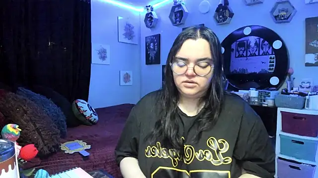 Snapshot of Luise_Meyrink chatting on 02-25-26, 02:10 Luise Meyrink online show from 02-25-26, 02:10