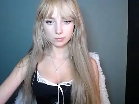 LuciaYoung online show from 10-29-25, 07:26