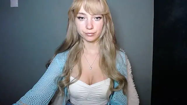 LuciaYoung online show from 10-31-25, 07:31