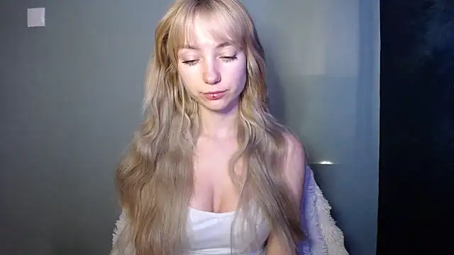 LuciaYoung online show from 11-07-25, 07:30