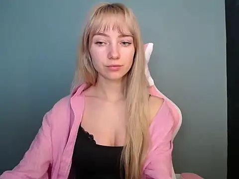LuciaYoung online show from 04-27-26, 06:44