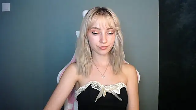 LuciaYoung online show from 07-06-26, 03:03