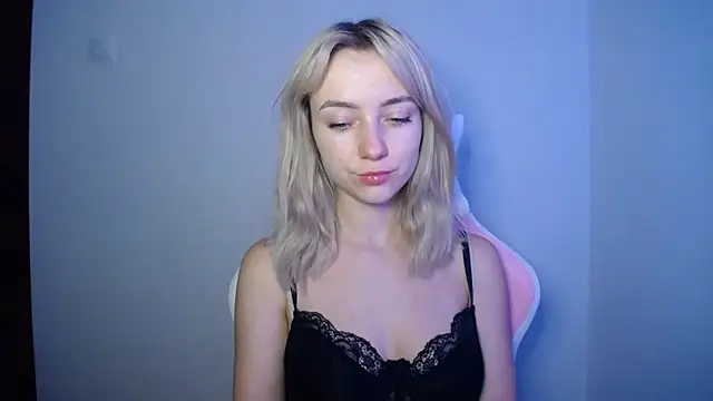 LuciaYoung online show from 07-12-26, 06:32