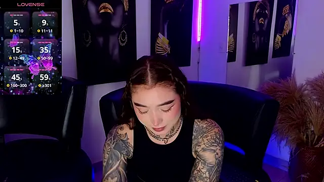  brenna hanson online show from 11-22-25, 07:02