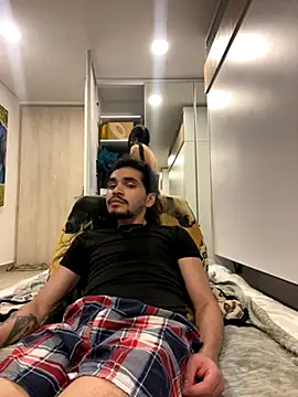 Snapshot of aangie__uwu chatting on 10-27-25, 02:15 aangie uwu online show from 10-27-25, 02:15