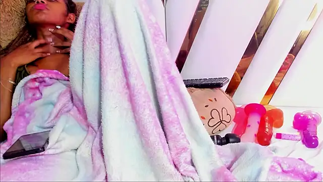 Snapshot of Ebony_beautifull chatting on 12-27-24, 08:24 Ebony beautifull online show from 12-27-24, 08:24