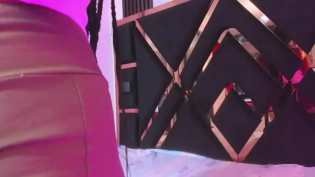 Snapshot of Ebony_beautifull chatting on 09-12-25, 01:38 Ebony beautifull online show from 09-12-25, 01:38