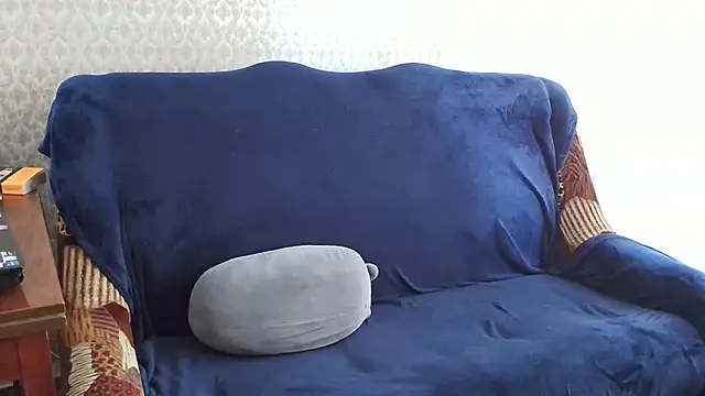 Snapshot of franceska_blue chatting on 10-24-25, 09:17 franceska blue online show from 10-24-25, 09:17