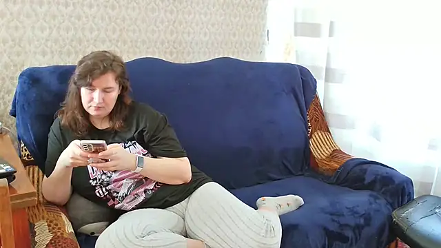 Snapshot of franceska_blue chatting on 10-30-25, 10:16 franceska blue online show from 10-30-25, 10:16