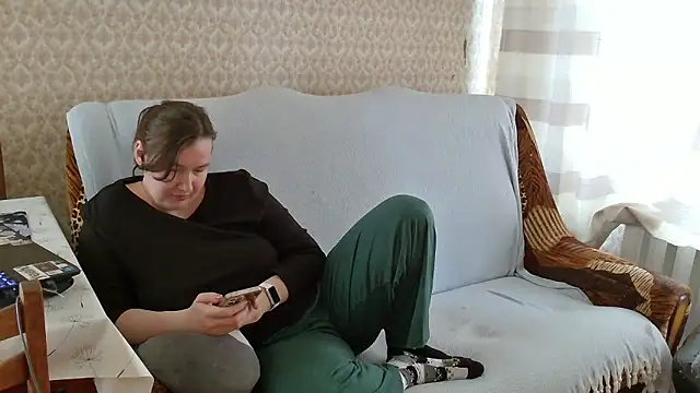 Snapshot of franceska_blue chatting on 01-12-26, 12:10 franceska blue online show from 01-12-26, 12:10