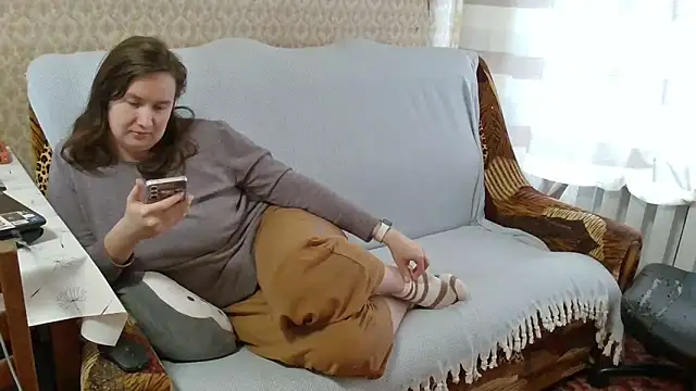 Snapshot of franceska_blue chatting on 02-12-26, 01:06 franceska blue online show from 02-12-26, 01:06