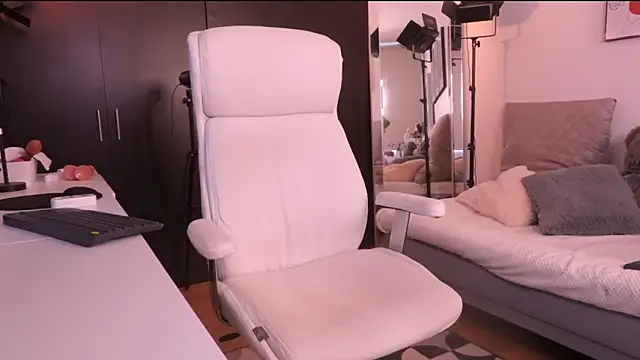 Anah s online show from 12-14-25, 04:23