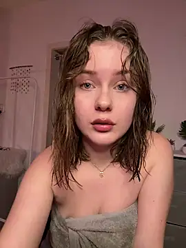 Snapshot of MaribelRiver chatting on 02-20-25, 12:19 MaribelRiver online show from 02-20-25, 12:19