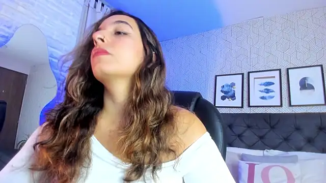 emma  smith1 online show from 02-07-25, 12:28