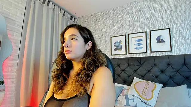 emma  smith1 online show from 02-20-25, 03:41