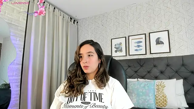 emma  smith1 online show from 03-04-25, 12:12