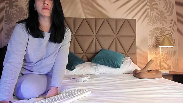 LIAH IZUMI online show from 10-03-25, 10:45