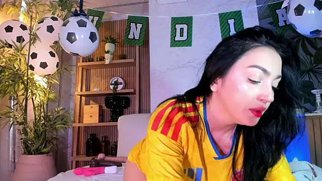 Snapshot of LIAH_IZUMI chatting on 06-17-26, 01:45 LIAH IZUMI online show from 06-17-26, 01:45