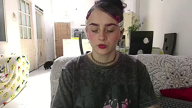 Snapshot of kitty22_ chatting on 04-30-26, 02:45 kitty22 online show from 04-30-26, 02:45