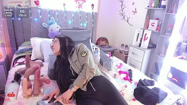 Rapunzeell  online show from 11-18-25, 08:02