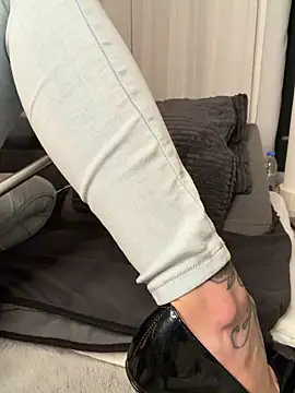 Snapshot of Laurahorney_xo chatting on 02-16-26, 07:43 Laurahorney xo online show from 02-16-26, 07:43