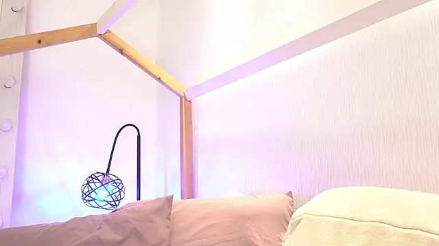 Sofhia cruz online show from 04-28-26, 07:30