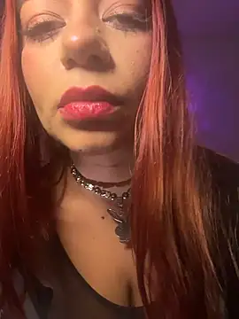 Snapshot of RavenM8 chatting on 10-26-25, 01:44 RavenM8 online show from 10-26-25, 01:44