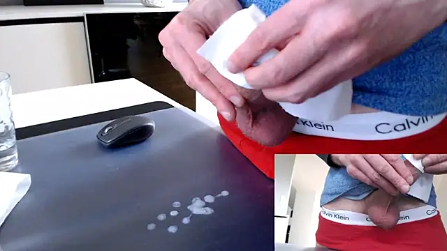 Snapshot of sperma_tributes chatting on 01-17-25, 11:27 sperma tributes online show from 01-17-25, 11:27