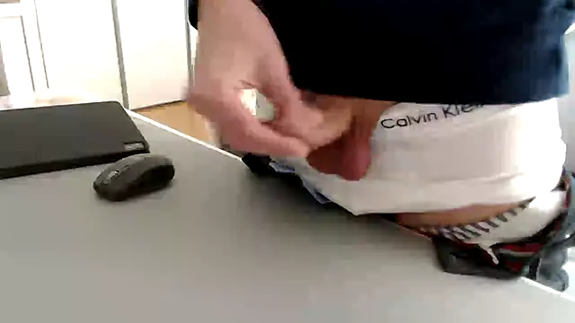 Snapshot of sperma_tributes chatting on 02-27-25, 09:32 sperma tributes online show from 02-27-25, 09:32