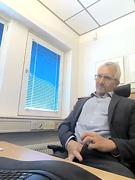 tom-swede online show from 10-09-25, 02:37