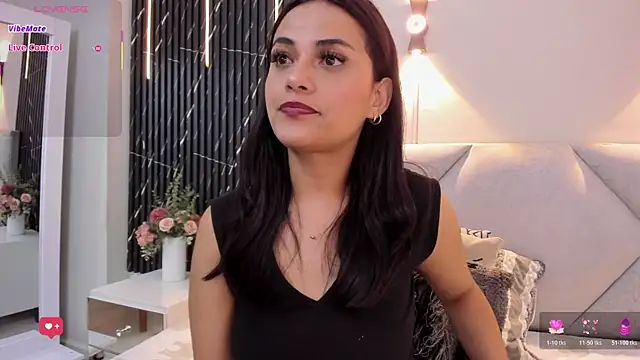 Snapshot of katrina_kaif_x chatting on 10-23-25, 07:23 katrina kaif x online show from 10-23-25, 07:23