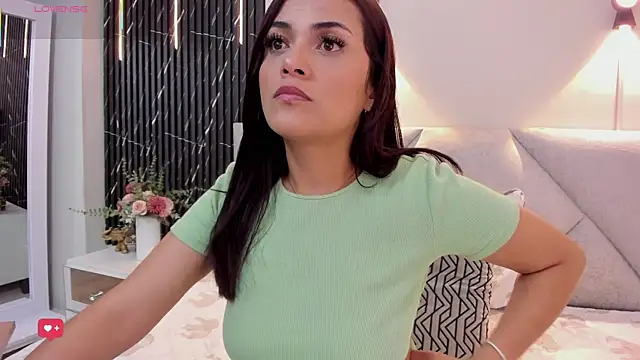 Snapshot of katrina_kaif_x chatting on 11-27-25, 07:05 katrina kaif x online show from 11-27-25, 07:05