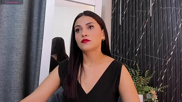 Snapshot of katrina_kaif_x chatting on 12-02-25, 07:09 katrina kaif x online show from 12-02-25, 07:09