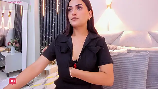 Snapshot of katrina_kaif_x chatting on 02-21-26, 07:15 katrina kaif x online show from 02-21-26, 07:15