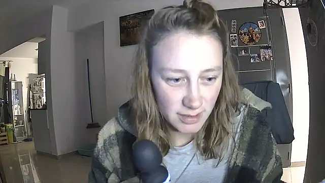 Snapshot of stupid_babybird chatting on 05-20-26, 04:18 stupid babybird online show from 05-20-26, 04:18