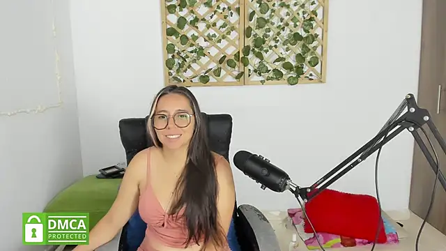 Snapshot of isa_loves_cum chatting on 01-02-25, 11:49 isa loves cum online show from 01-02-25, 11:49