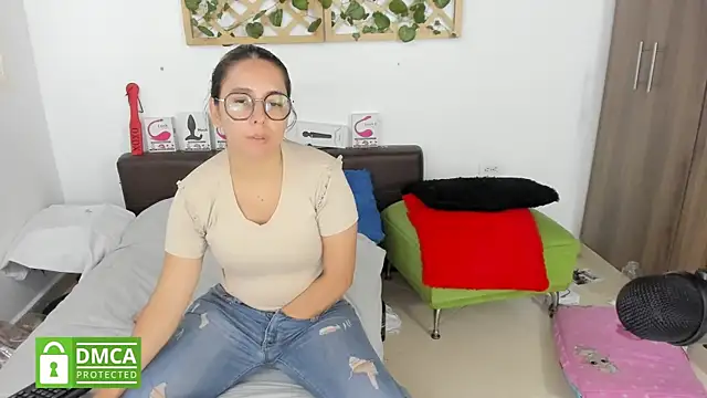 Snapshot of isa_loves_cum chatting on 02-11-25, 07:27 isa loves cum online show from 02-11-25, 07:27