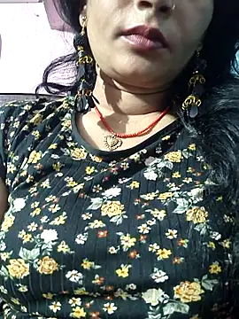 Snapshot of Ritasingh-0461 chatting on 12-16-25, 11:32 Ritasingh-0461 online show from 12-16-25, 11:32