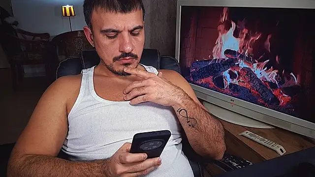 Snapshot of officeman7 chatting on 12-23-24, 06:05 officeman7 online show from 12-23-24, 06:05