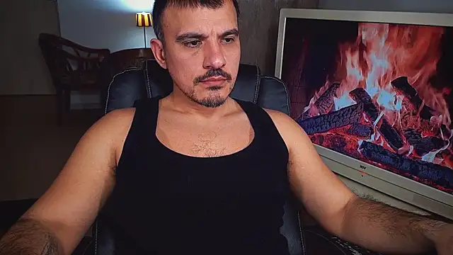 Snapshot of officeman7 chatting on 01-19-25, 04:36 officeman7 online show from 01-19-25, 04:36