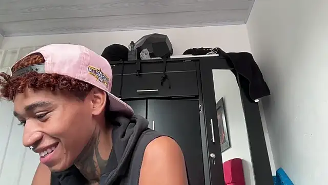 sexy blacks  online show from 01-06-25, 08:39