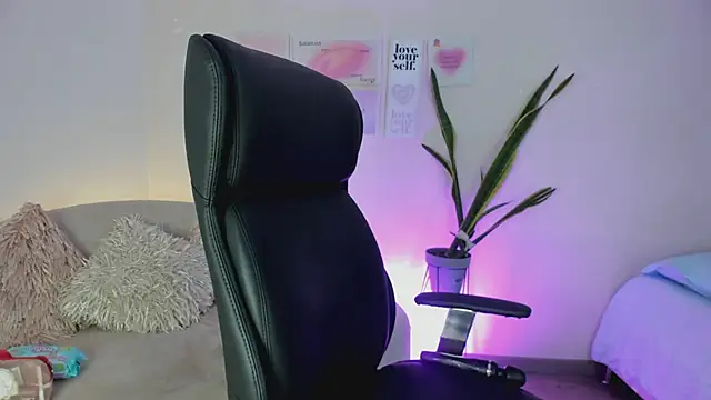 ChloeHarper  online show from 03-03-25, 04:14