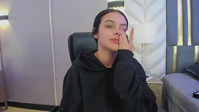 ChloeHarper  online show from 04-15-26, 12:01