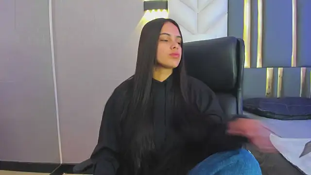 ChloeHarper  online show from 04-22-26, 11:34