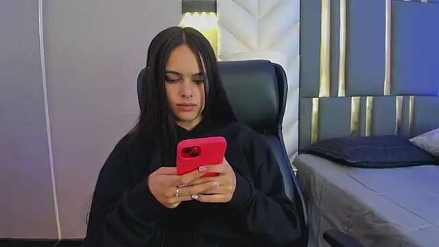 ChloeHarper  online show from 04-23-26, 11:42